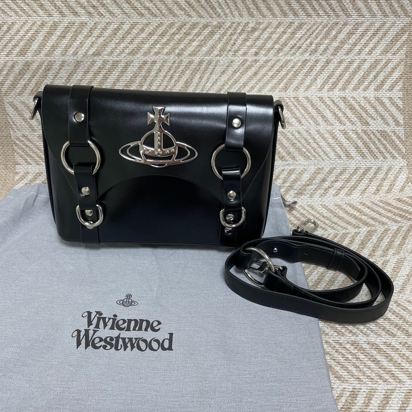 Vivienne Westwood ヴィヴィアンウエストウッド  ショルダーバッグ 男女兼用 ブラック