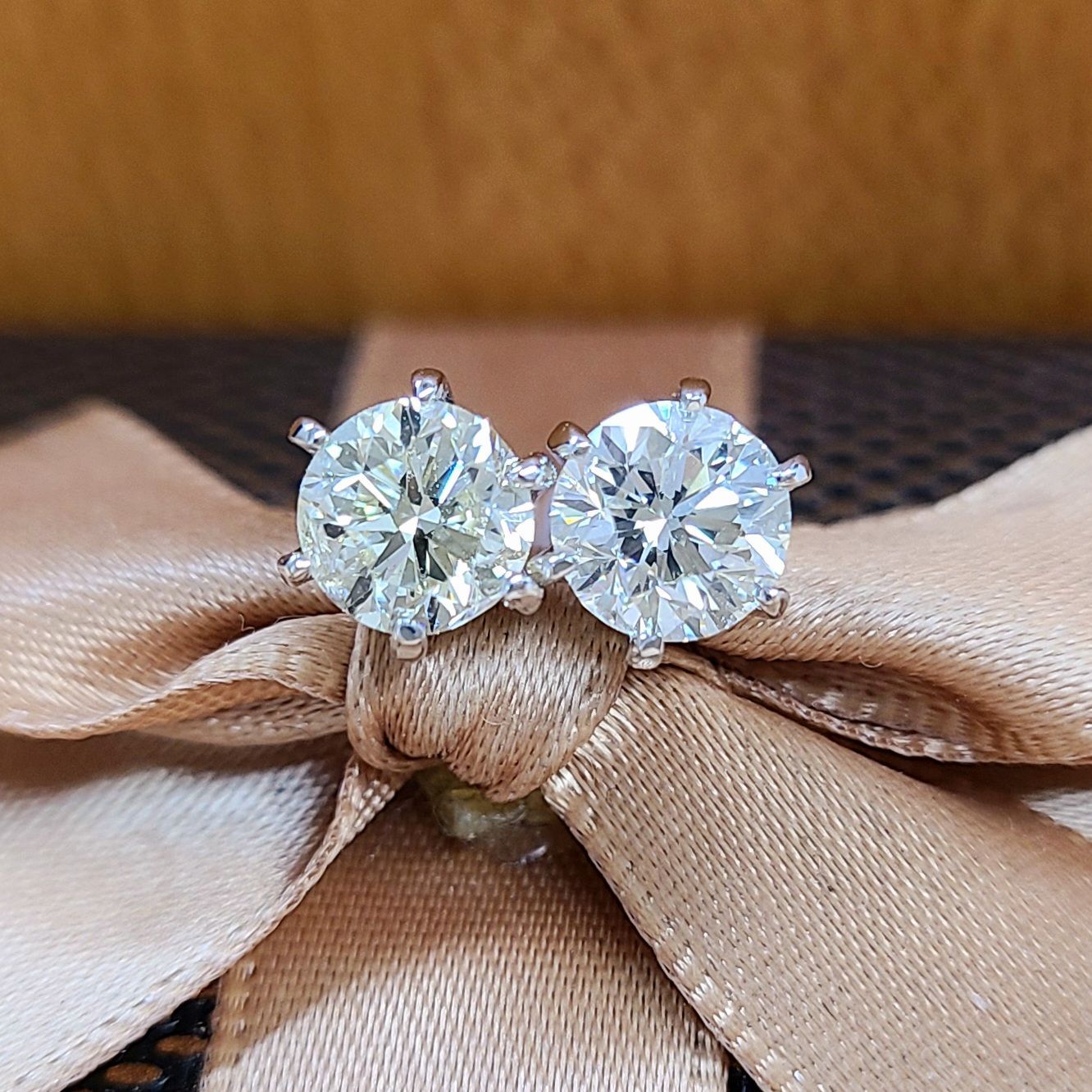 ギラギラ！高品質！計2ct ダイヤモンド K18 WG ピアス 鑑定書付  