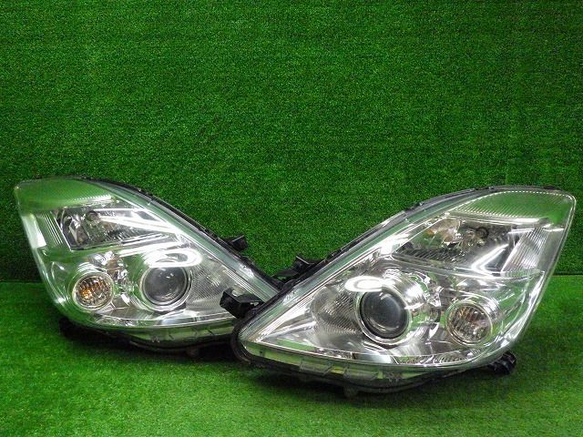 アイシス 後期 ヘッドライト左右セット HID KOITO 44-72 アイシス 後期