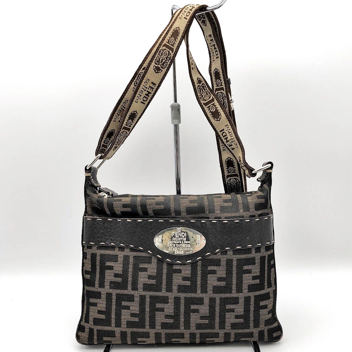 良品】フェンディFENDIズッカ柄 斜めがけショルダーバッグ 着画
