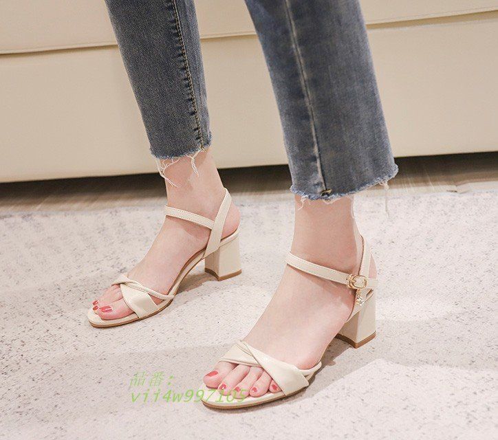 ヒールサンダル