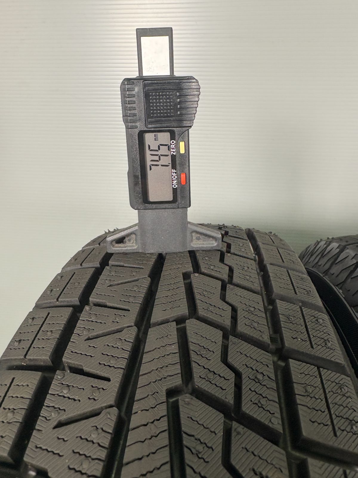 冬タイヤ スタッドレス