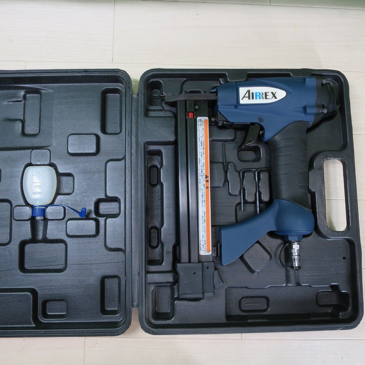 送料無料 キレイ アネスト岩田 エア ネイラー CHX10400 エアー ネーラー ステフラー エアー ツール 工具