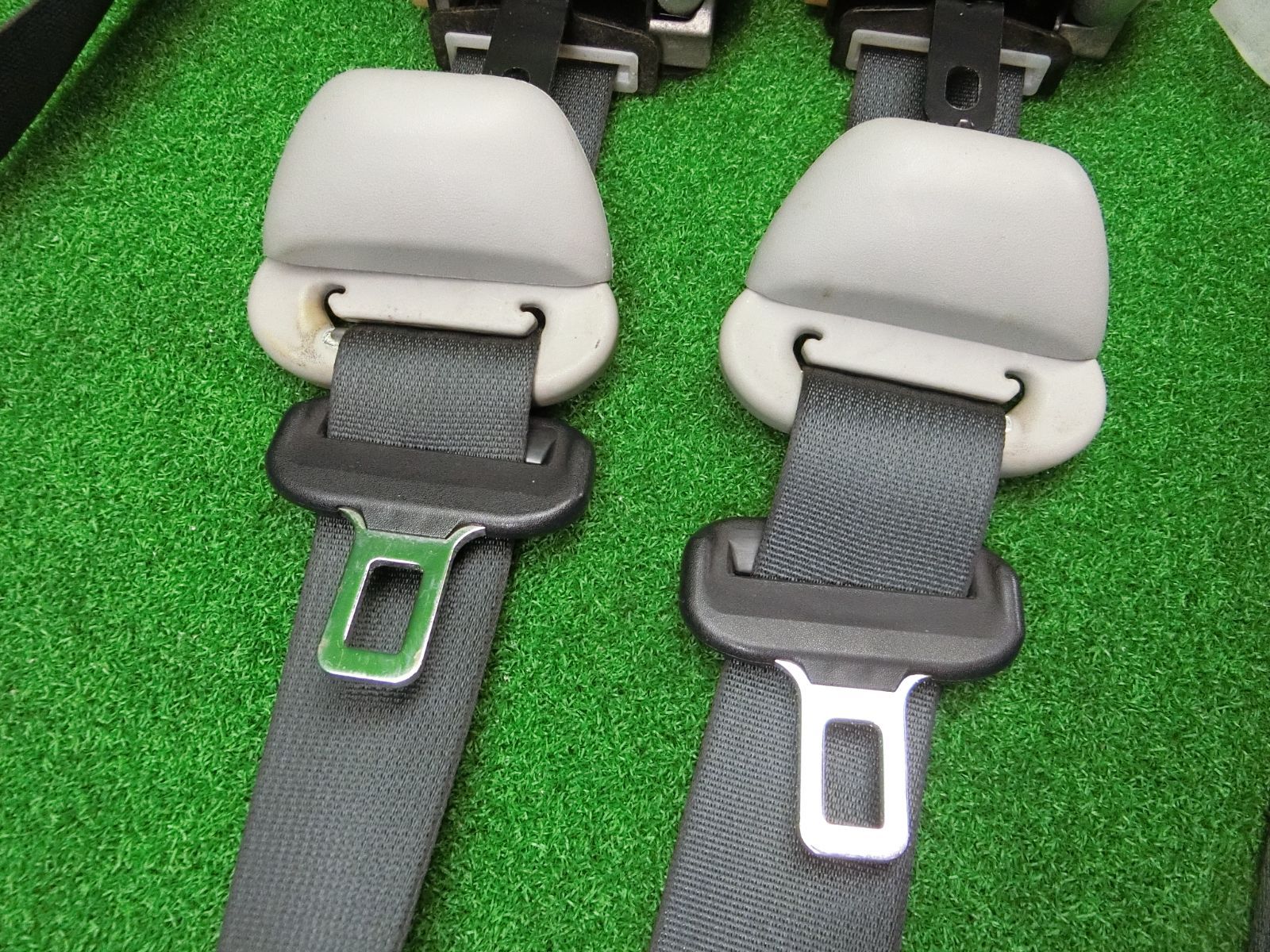 11448 三菱 アイミーブ HA3W フロント シートベルト 左右セット キャッチ TK-AH2-N725 TK-AH2-N726