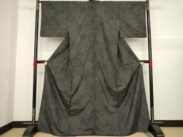 平和屋着物 本場染大島紬 切嵌文 正絹 AABA8252ck