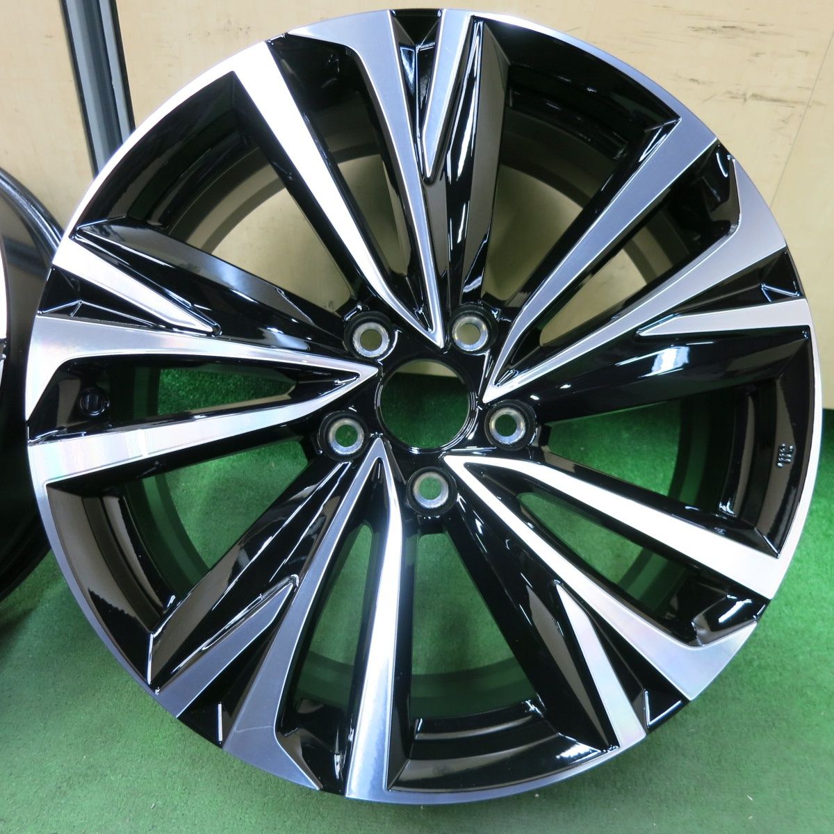 美品 レクサス純正 LBX 18×7J +40 PCD114.3/5H 1本 レクサス 送料無料