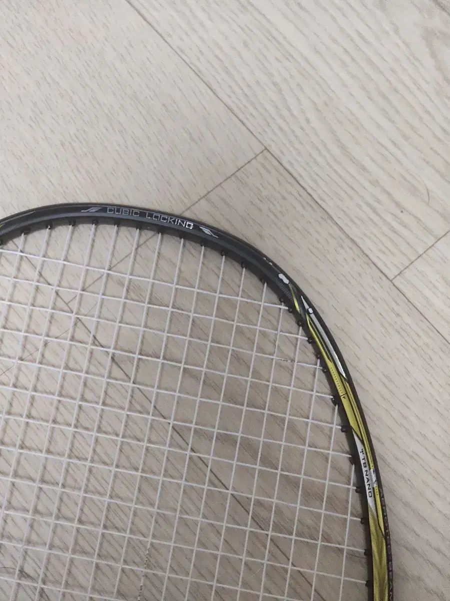 バドミントン ラケットを売っています