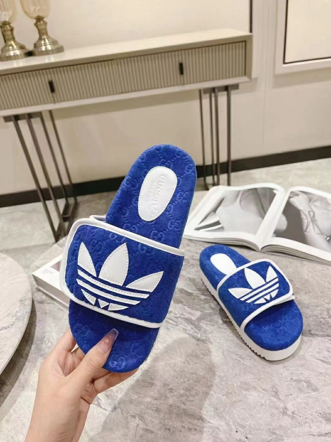GUCCI adidas コラボ サンダル ブルーカラー イタリア製❗️ - メルカリ