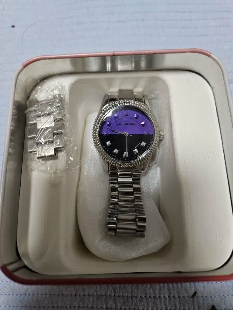 カールラガーフェルド メタル 時計 レディース 予備の時計バンド