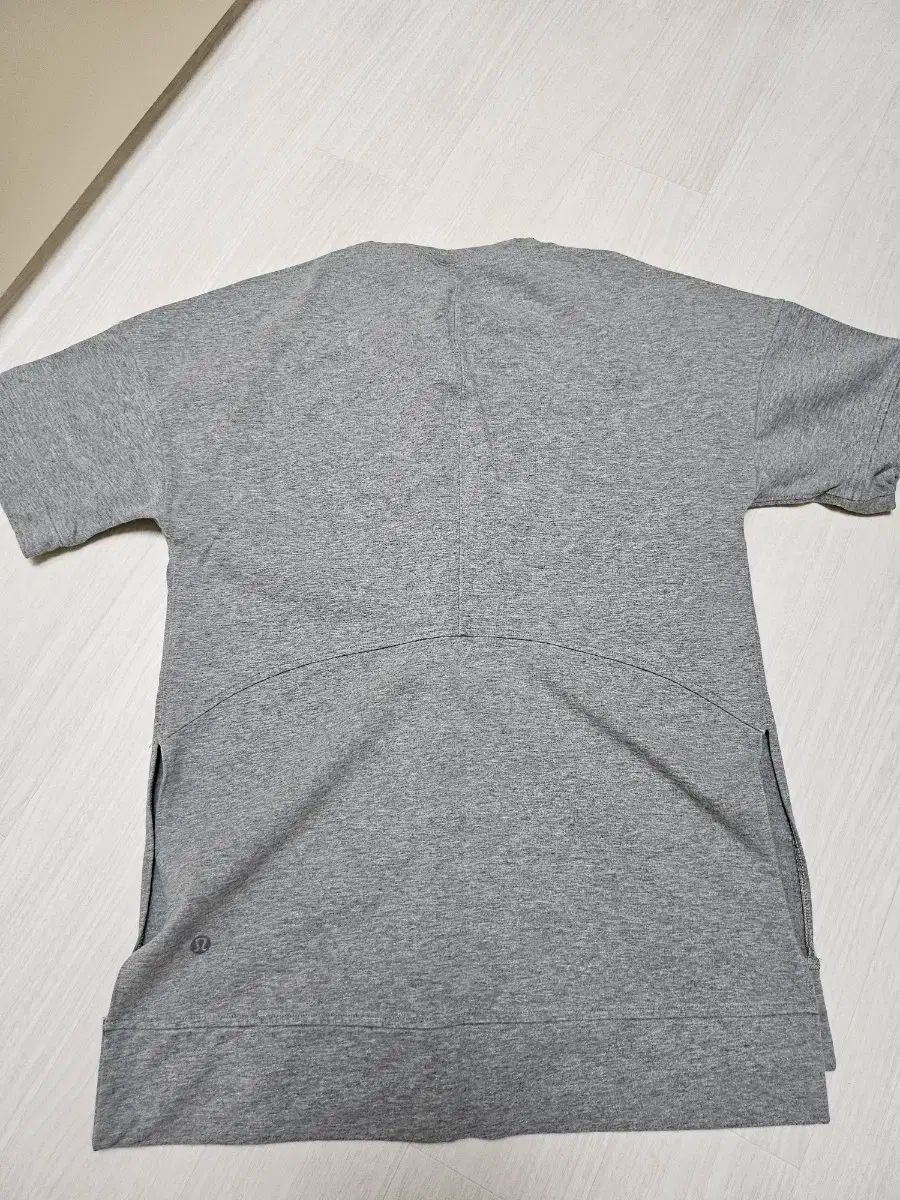 アシメントリー Tシャツ