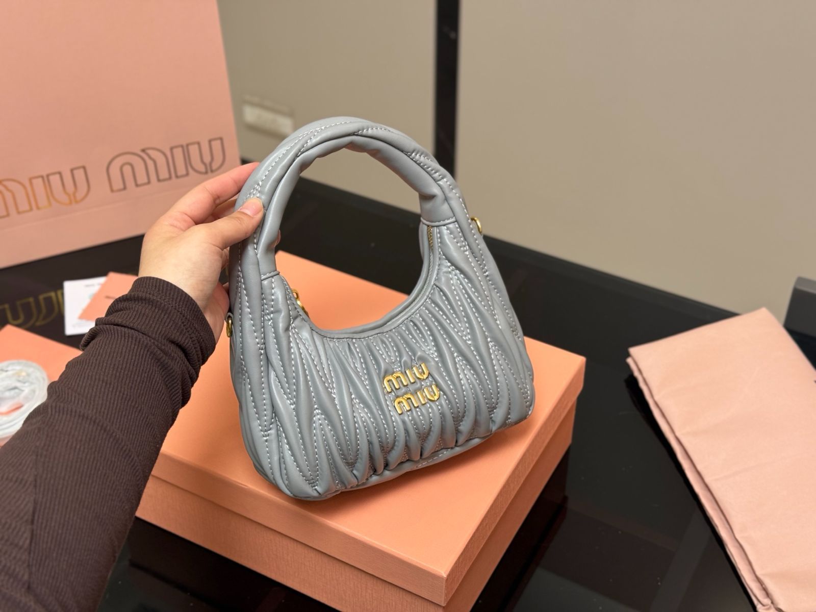 ■ ほぼ新品 ■ miu miu ハンドバック #1171HO2500 MIU MIU ワンダー ホボバッグ ? 22×11cm [本日特価|新品未使用品