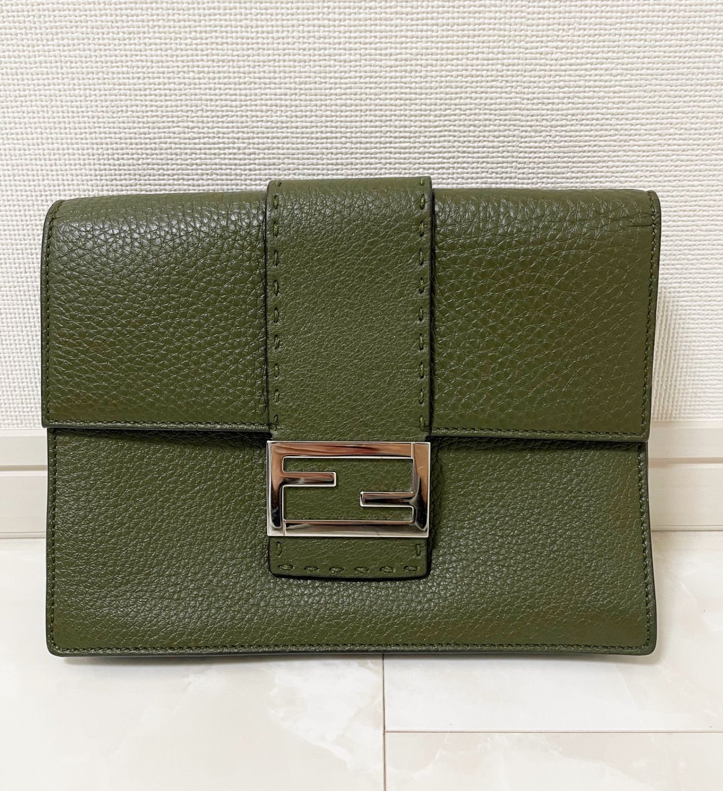 FENDI フェンディ バケット フラット ショルダーバッグ レザー カーキ  