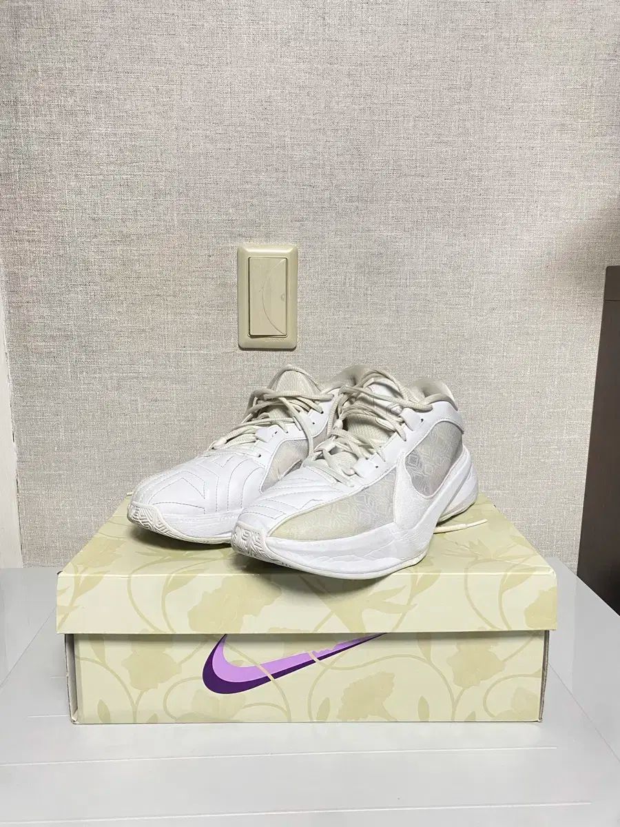 ズームフリーク2 Zoom Freak Nike バスケットボール 27.5cm ズームフリーク2 Zoom Freak Nike バスケットボール 27.5cm