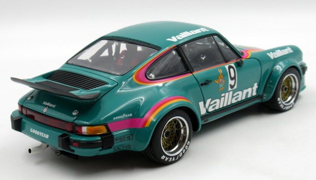 Exoto 1|18 Racing Legends Porsche 934 RSR PorscheCUP Champion 1976 9 B.Wollek RLG19093