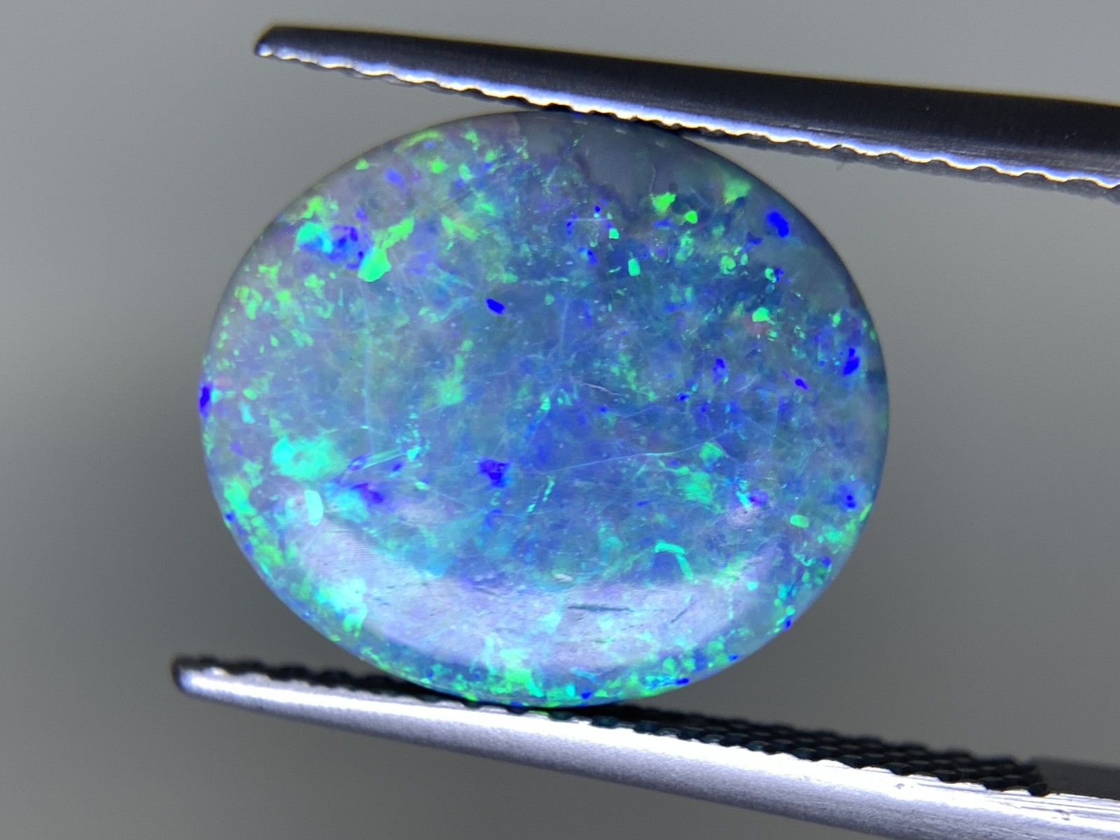 ブラックオパール 天然 4.173ct 中央宝石ソーティング付き 13.4㎜×11.7  