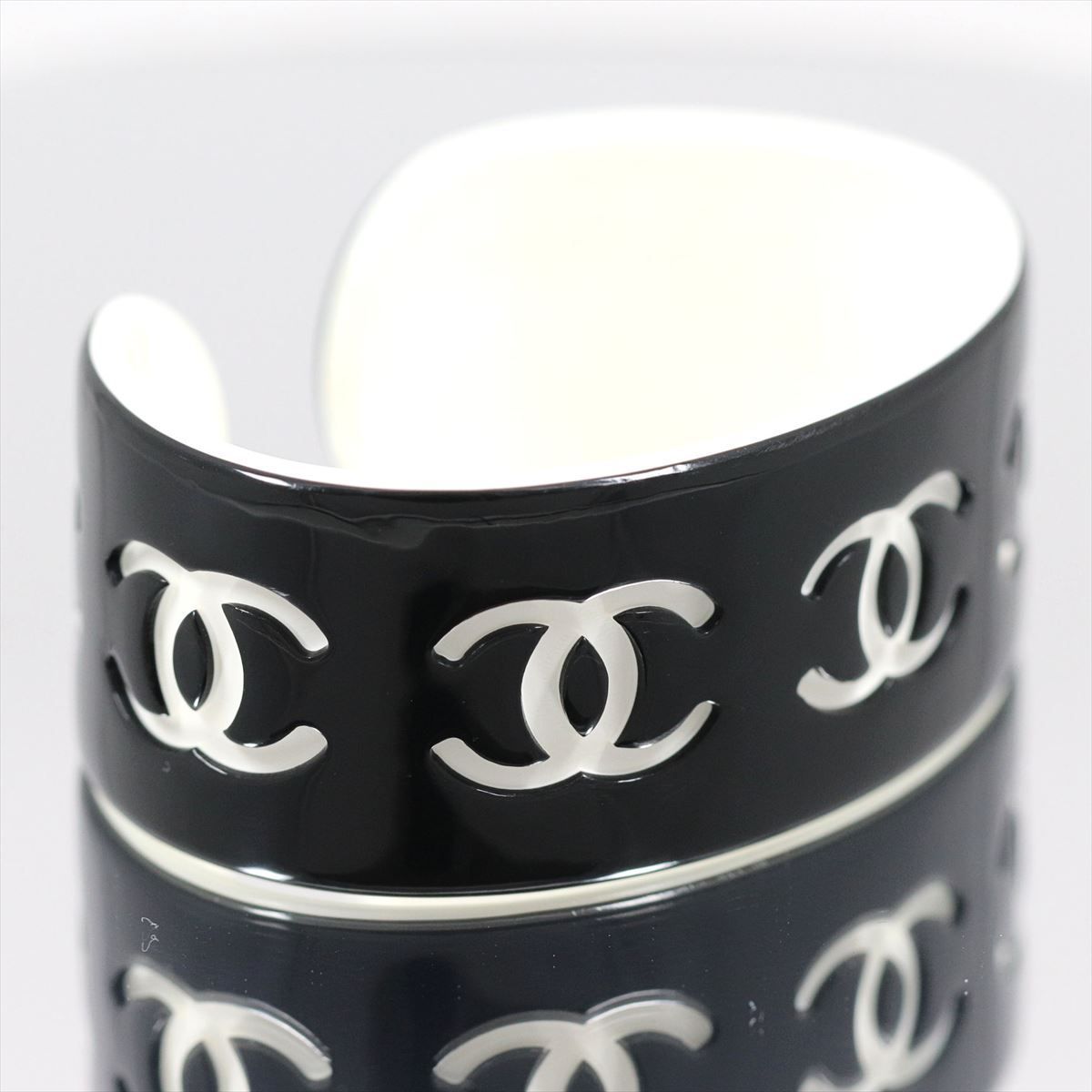 つっつん 極美品　シャネル プラスチック バングル 01 A つっつん様専用 極美品 シャネル プラスチック バングル 01 A - メルカリ