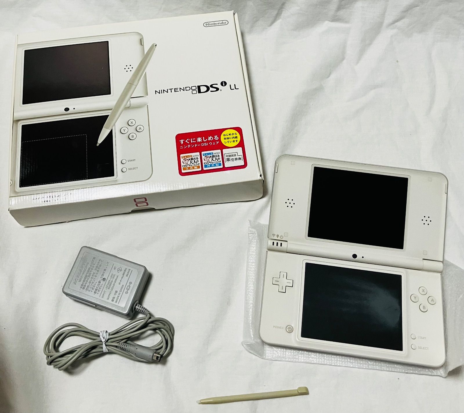 DSi i ホワイト カセット付き ニンテンドーDSI ホワイト