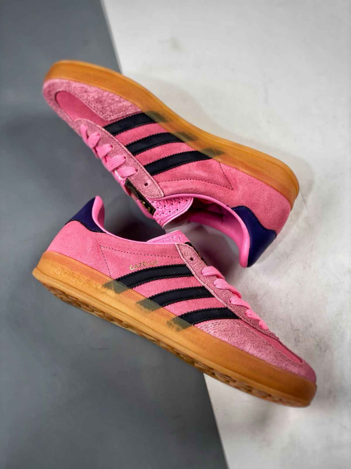 値下げしますAdidas originals Gazelle lndoor ピンクブラックです 男女兼用