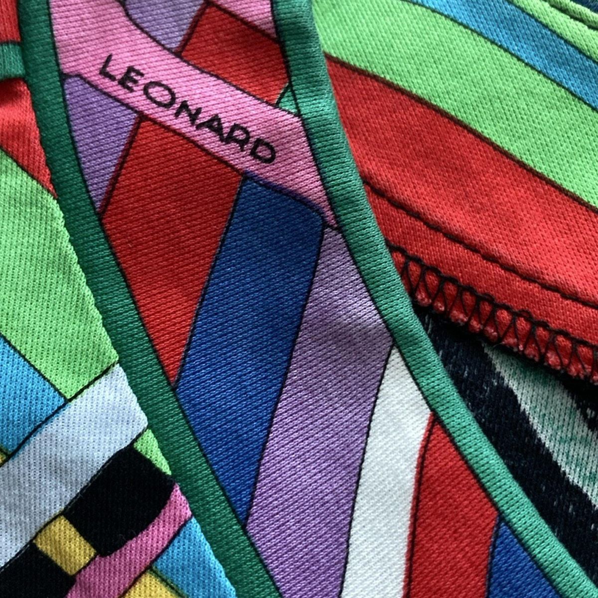 レッド×グリーン×マルチ クルーネック