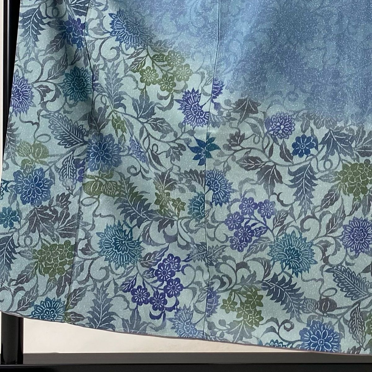 付下げ 身丈155.5cm 裄丈62cm S 袷 大島紬地 証紙 花唐草 ぼかし 水色 正絹