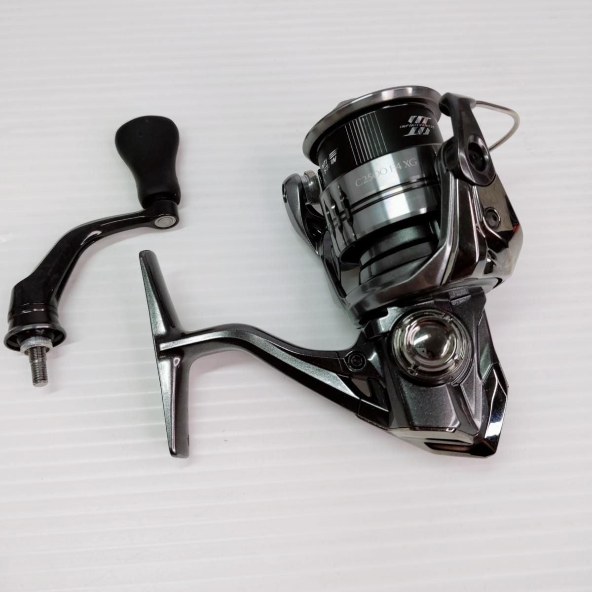 【美品】シマノ 25コンプレックス XR C2500 F4【期限付き】 シマノ コンプレックス XR C2500 F4 XG (リール) 価格比較