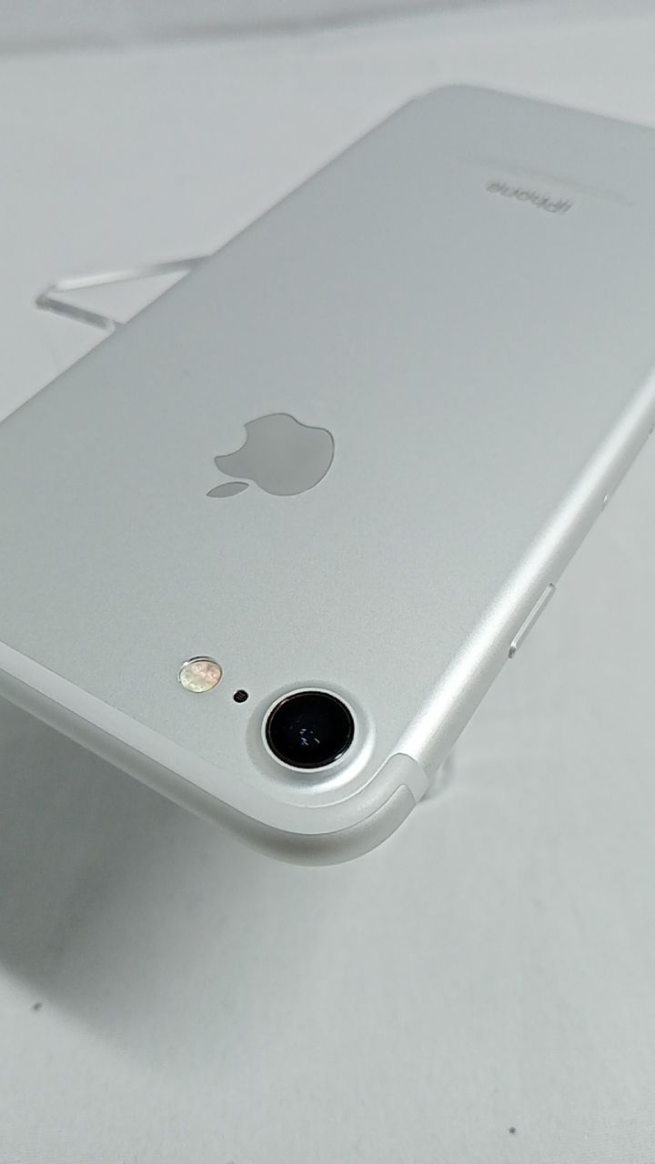 美品！動作確認済！ iPhone7 A1779 256GB 本体 シルバー SIMフリー 