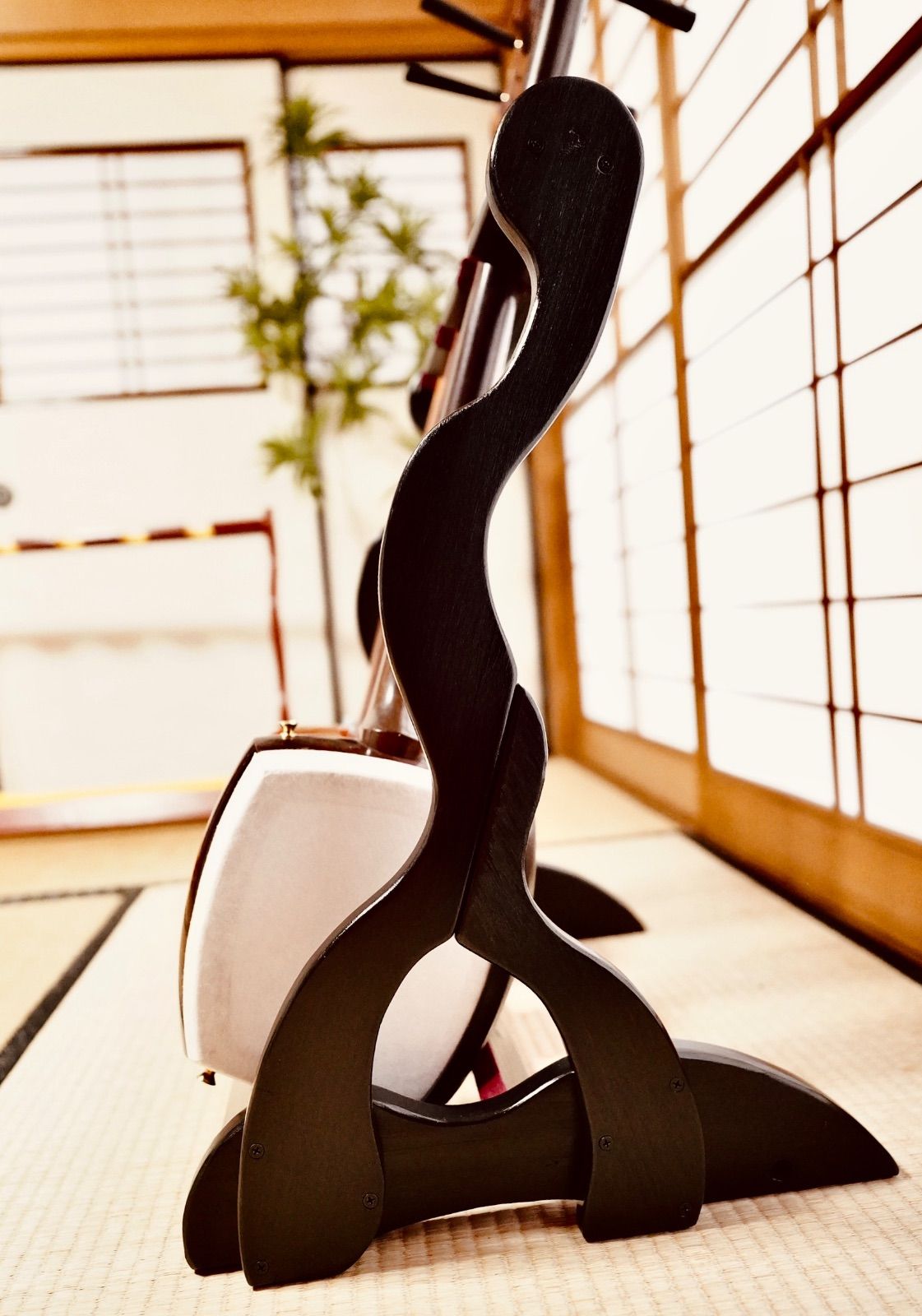 木製三味線スタンド 黒漆