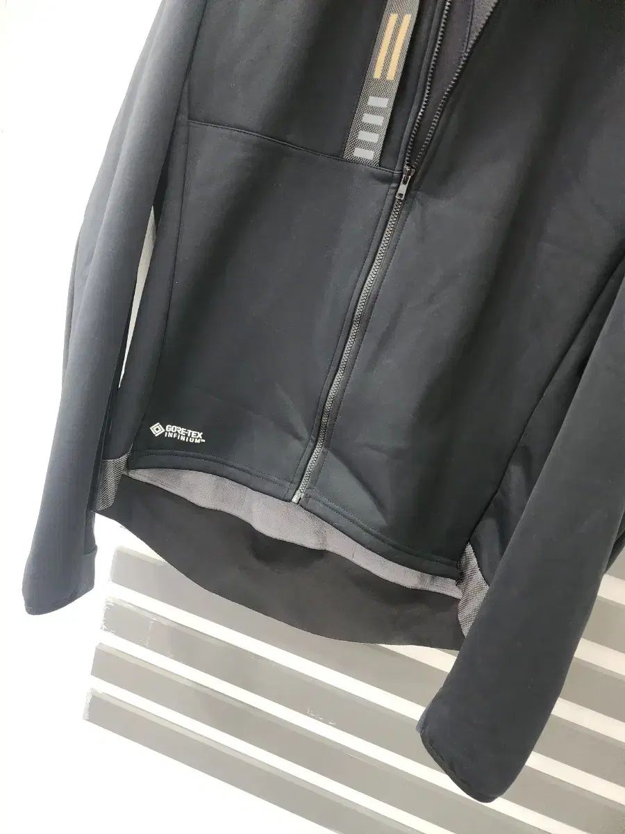 スポーツプール ゴアテックスジャケット