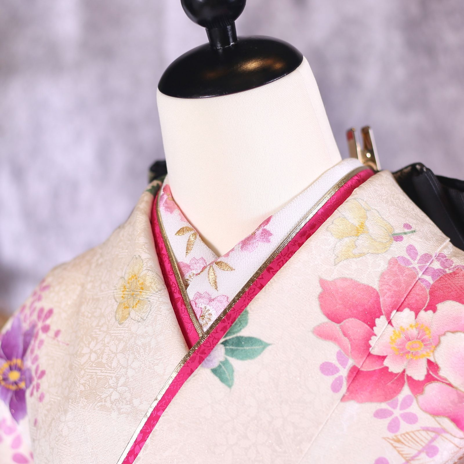 るる 新品　振袖フルセット　振袖 成人式　ホワイト　振袖6点セット るる 新品 振袖フルセット 振袖 成人式 ホワイト 振袖6点セット 振袖