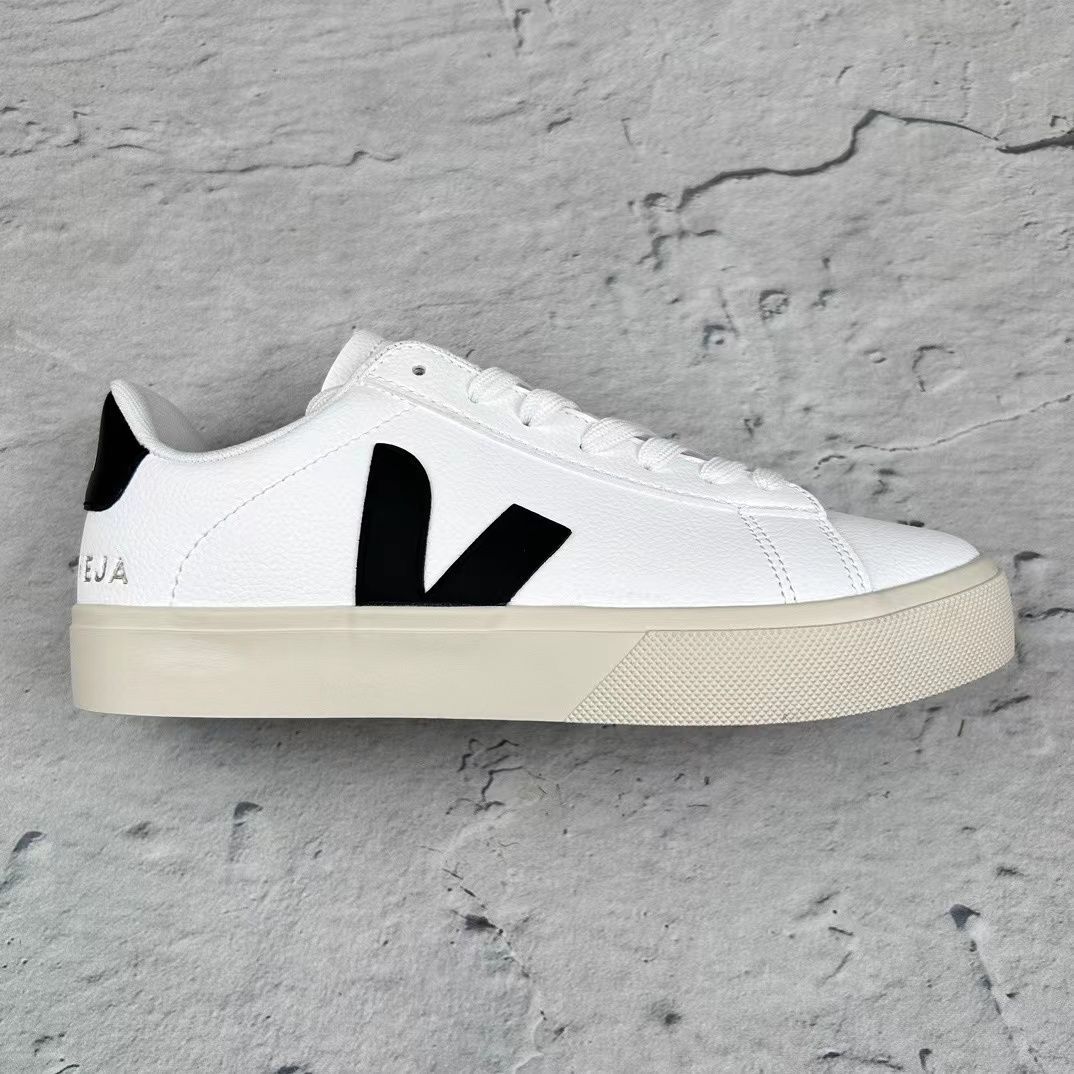 新品未使用 Veja Leather Extra Sneakers