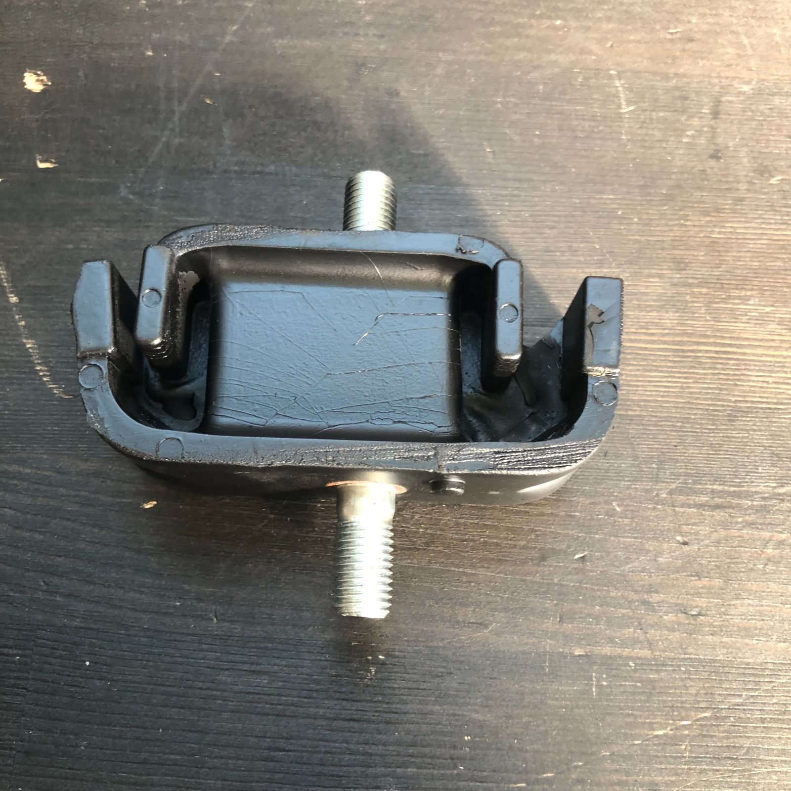 トヨタ エスティマ  イクイップメントドライブハウジング インシュレータ 2個 トヨタ エスティマ TCR21W イクイップメントドライブハウジング