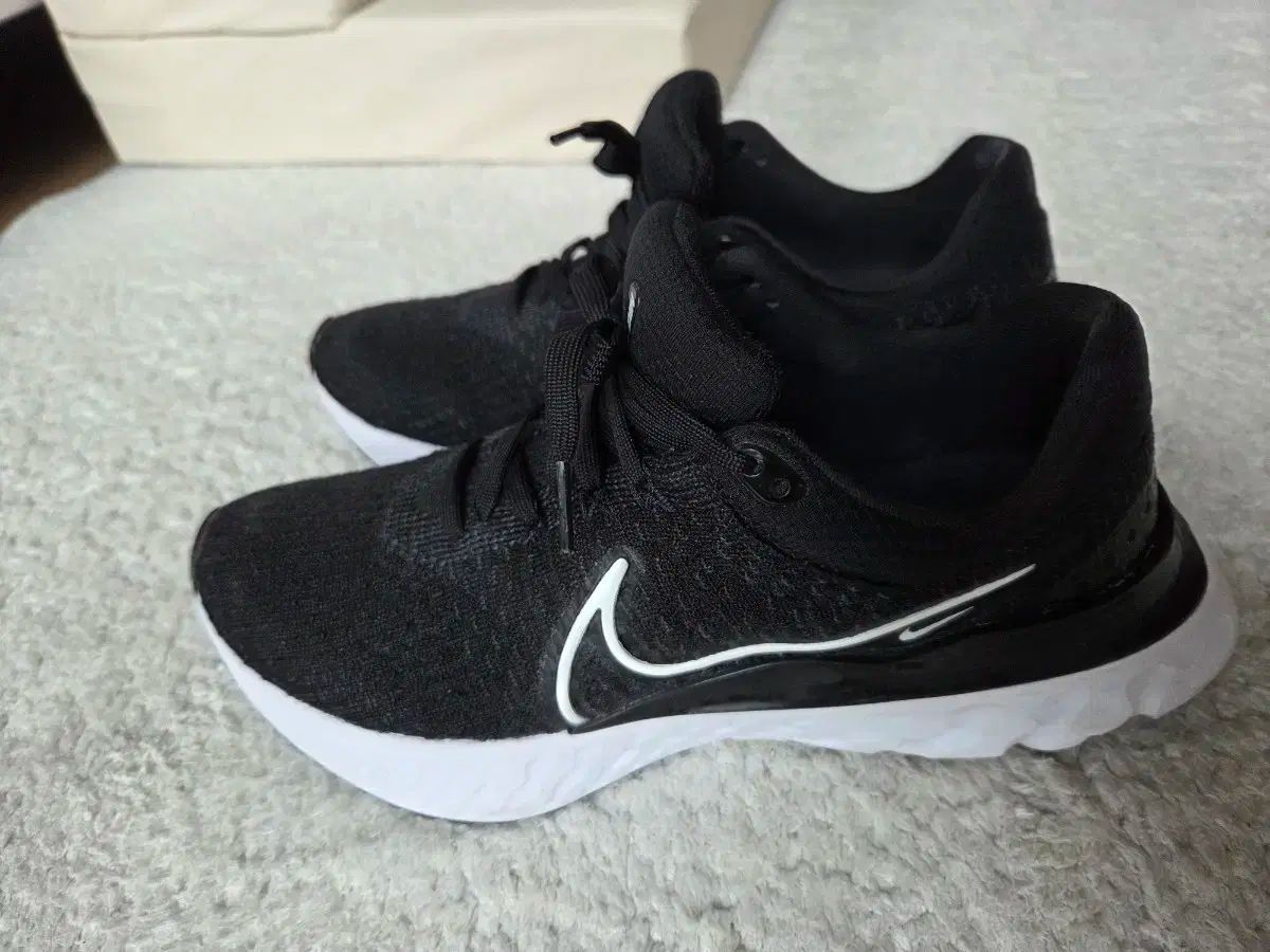 NIKE ナイキ ランニングシューズ 270 サイズ ほぼ