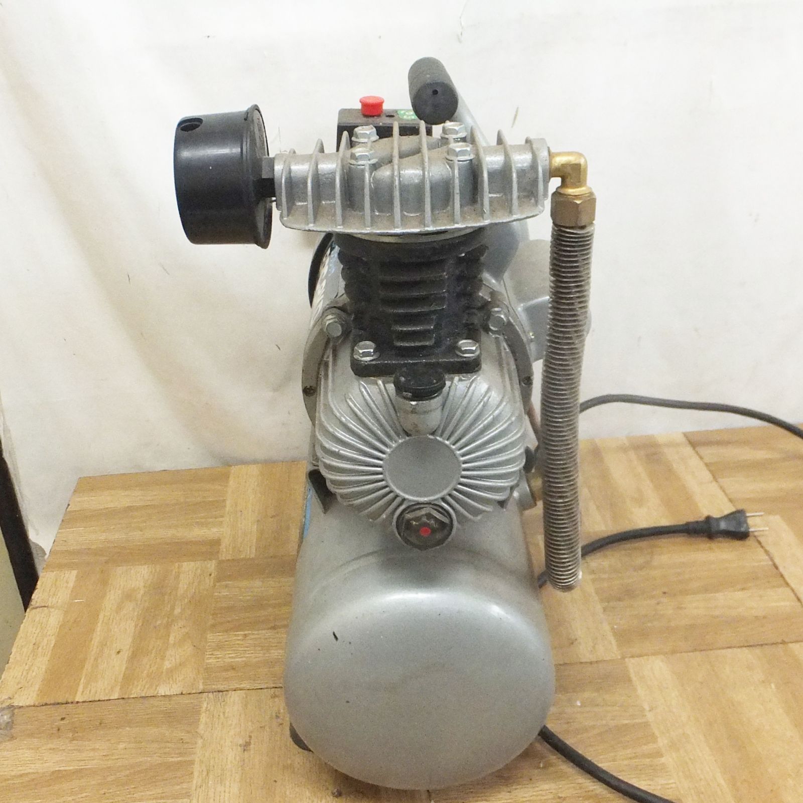 R321【通電OK】新興製作所 エアコンプレッサー BPC-8KD コンプレッサー