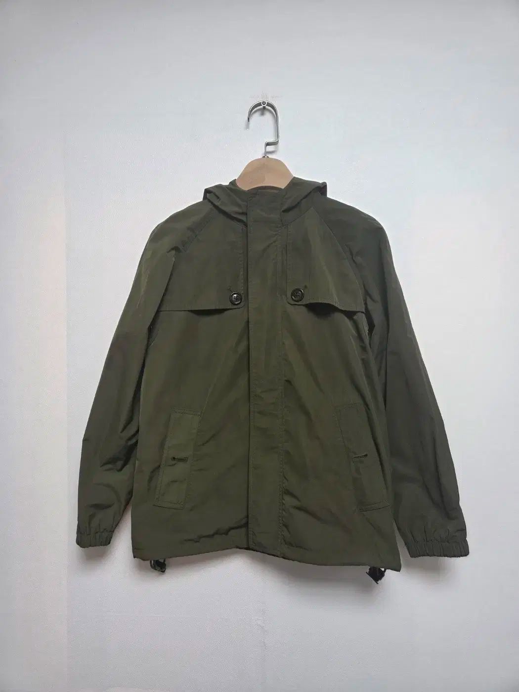 バーバリーキッズ ウィンドブレーカー ジャケット カーキ 10Y