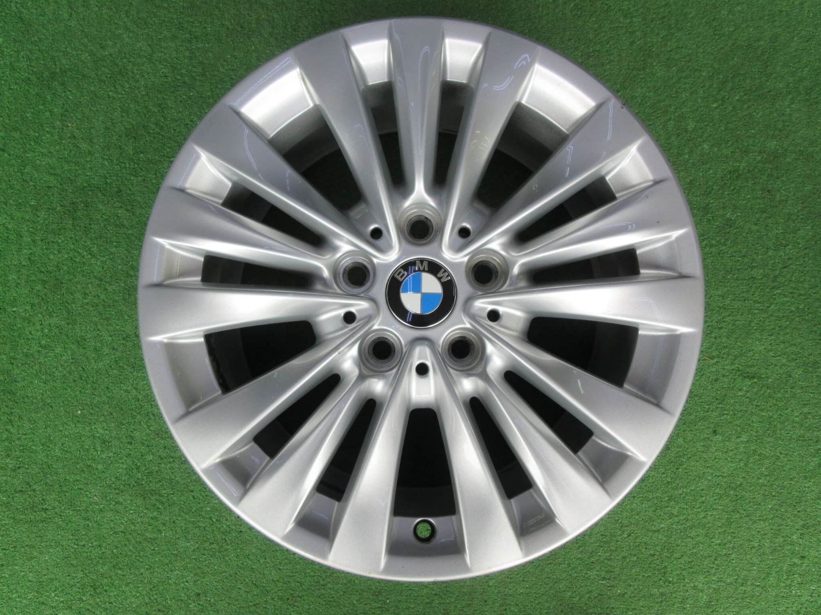 ２シリーズ純正ホイール