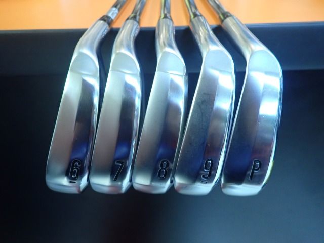 ほぼ新品】ZXi5 アイアン 5〜P（DG S200） 新品☆スリクソン ZXi5