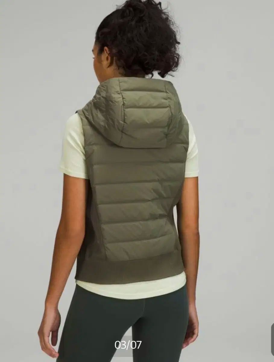 lululemon（ルルレモン） ダウン アン 周り ベスト タグ付き 新品