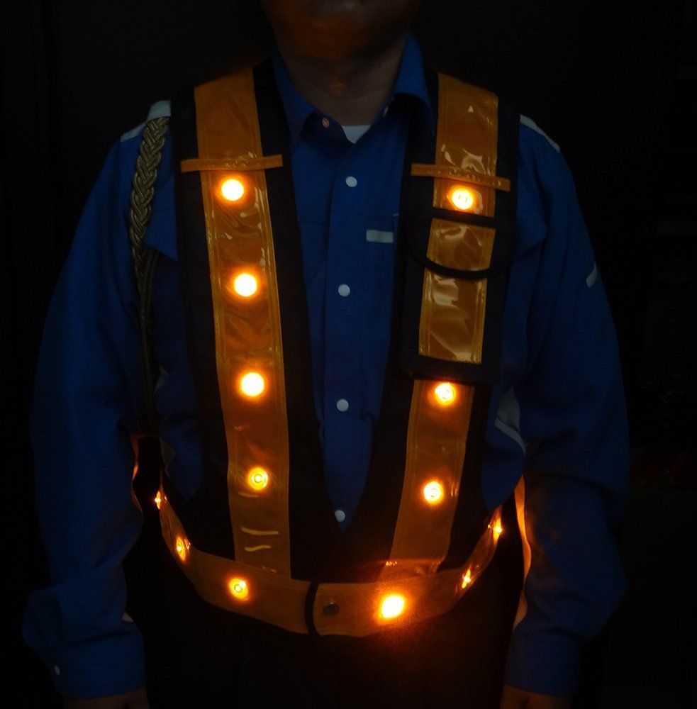 役立~ツ LED付き多機能ベスト