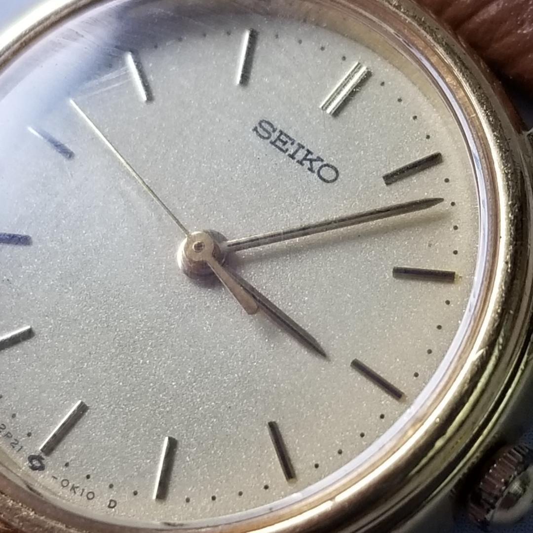 【新品電池】 SEIKO ゴールド レディース 腕時計 ドレス オーバル 美品/新品電池】 SEIKO カラーストーン レディース 腕時計