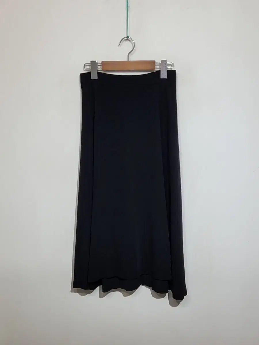 26 MAX MARA マックスマーラ スカート 黒 無地 店頭