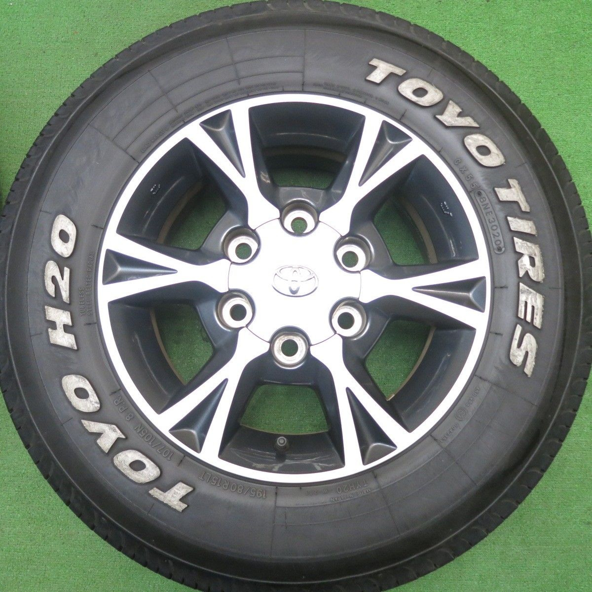 バリ溝！キレイ！9.5分☆トヨタ 200系 ハイエース 純正 OP 195/80R15