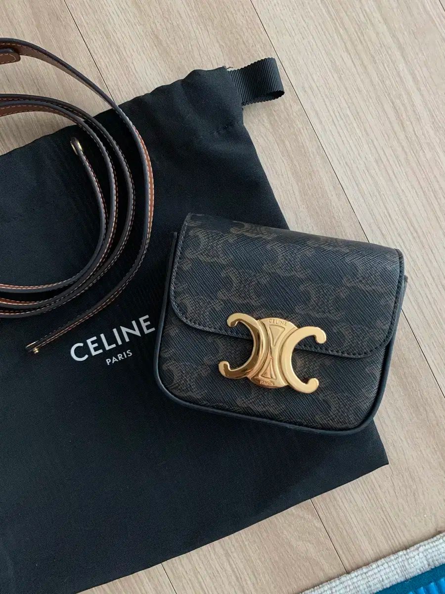 Celine セリーヌ トリオンフ ミニ Tan