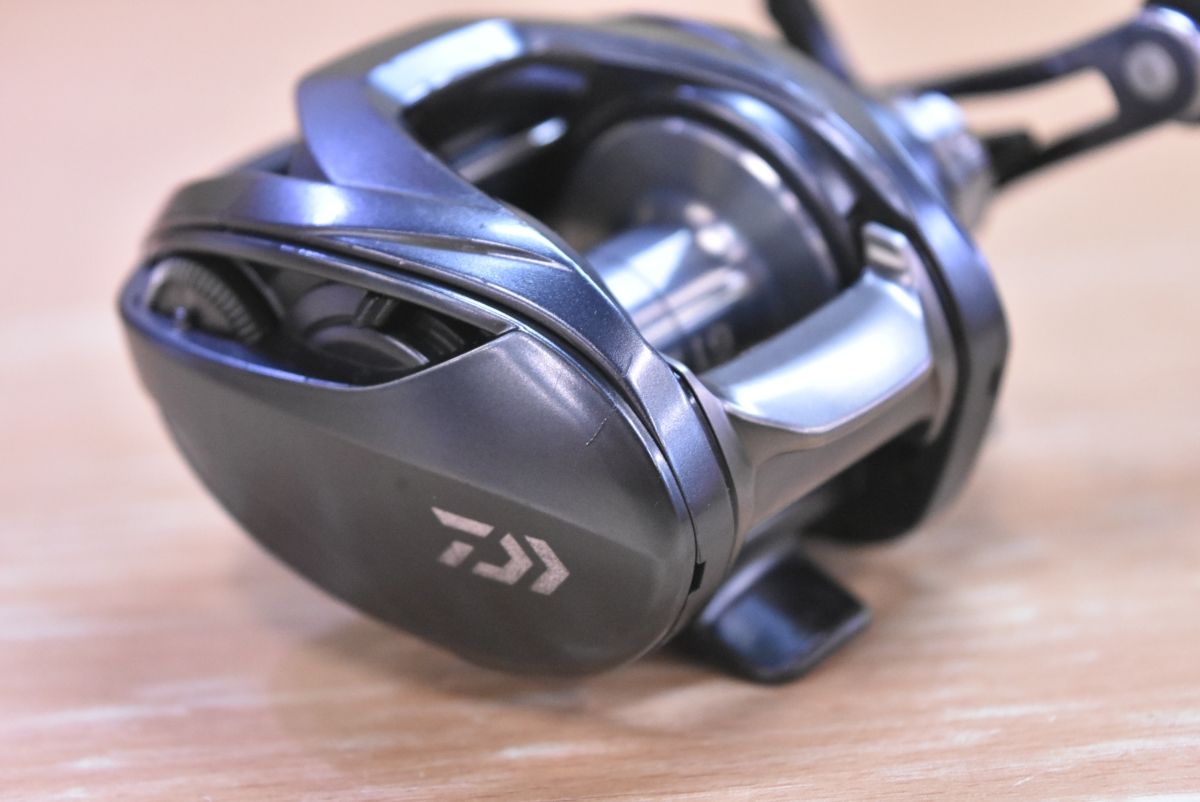 ダイワ スティーズA TW 1016H 右巻き ハイグリップIシェイプライトノブ スティーズ A II TW(リール)｜DAIWA