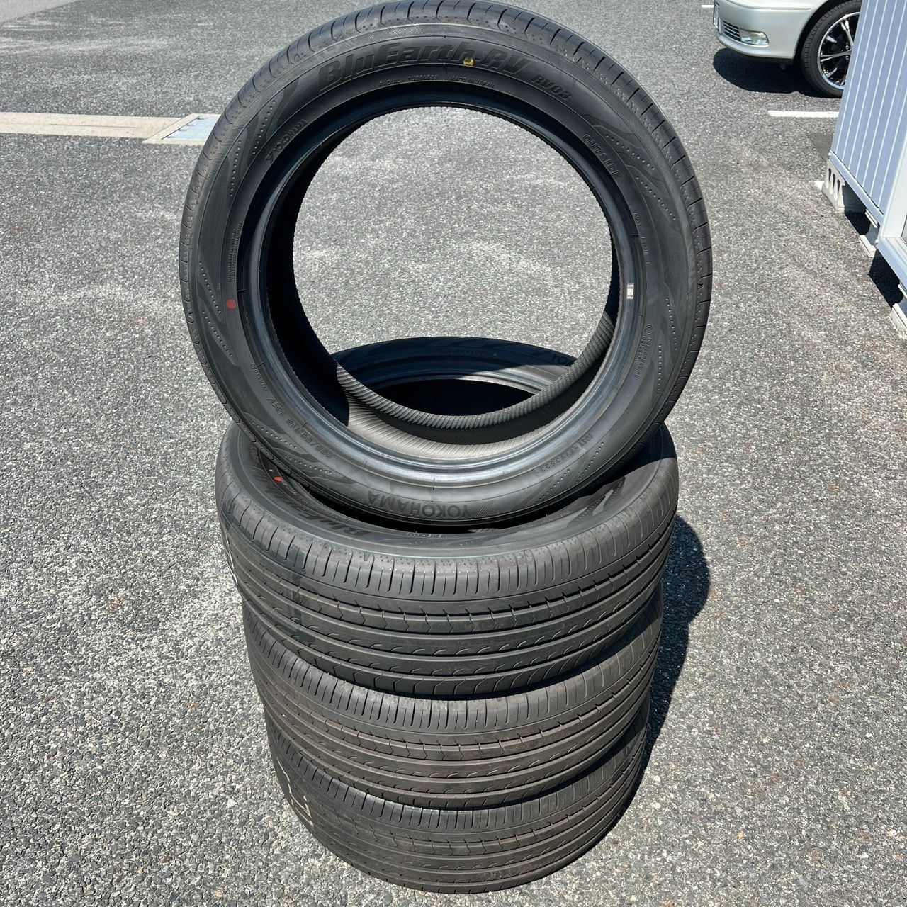 ヨコハマ BluEarth RV03 235/50R18 4本セット 2023年製 残溝8mm前後 