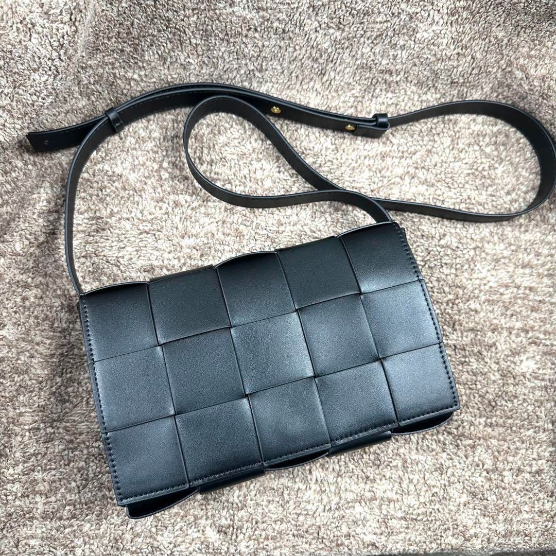 極美品✨BOTTEGA VENETA カセット ショルダーバッグ - メルカリ