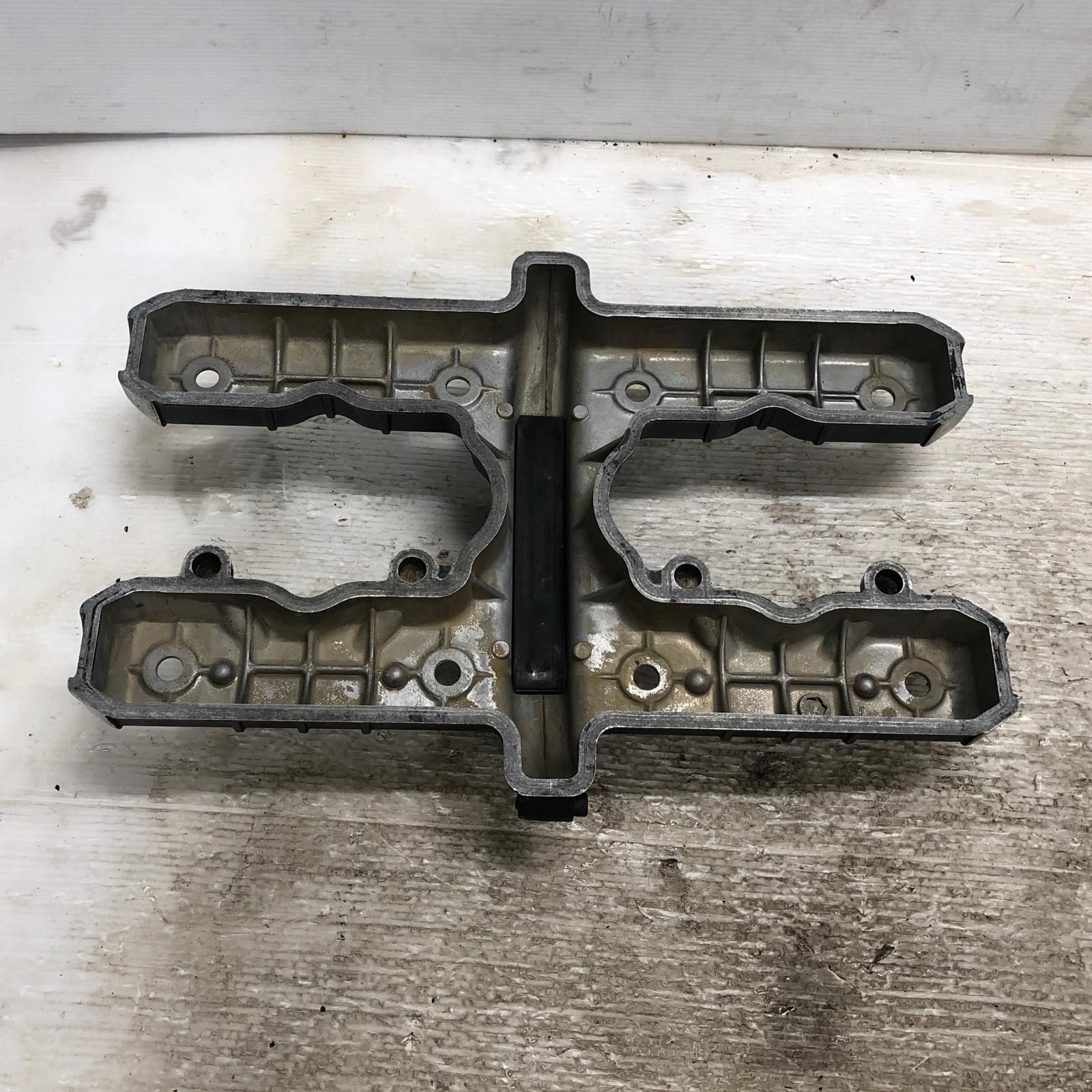 KAWASAKI ゼファー1100 ZRT10A シリンダーヘッドカバー カワサキ