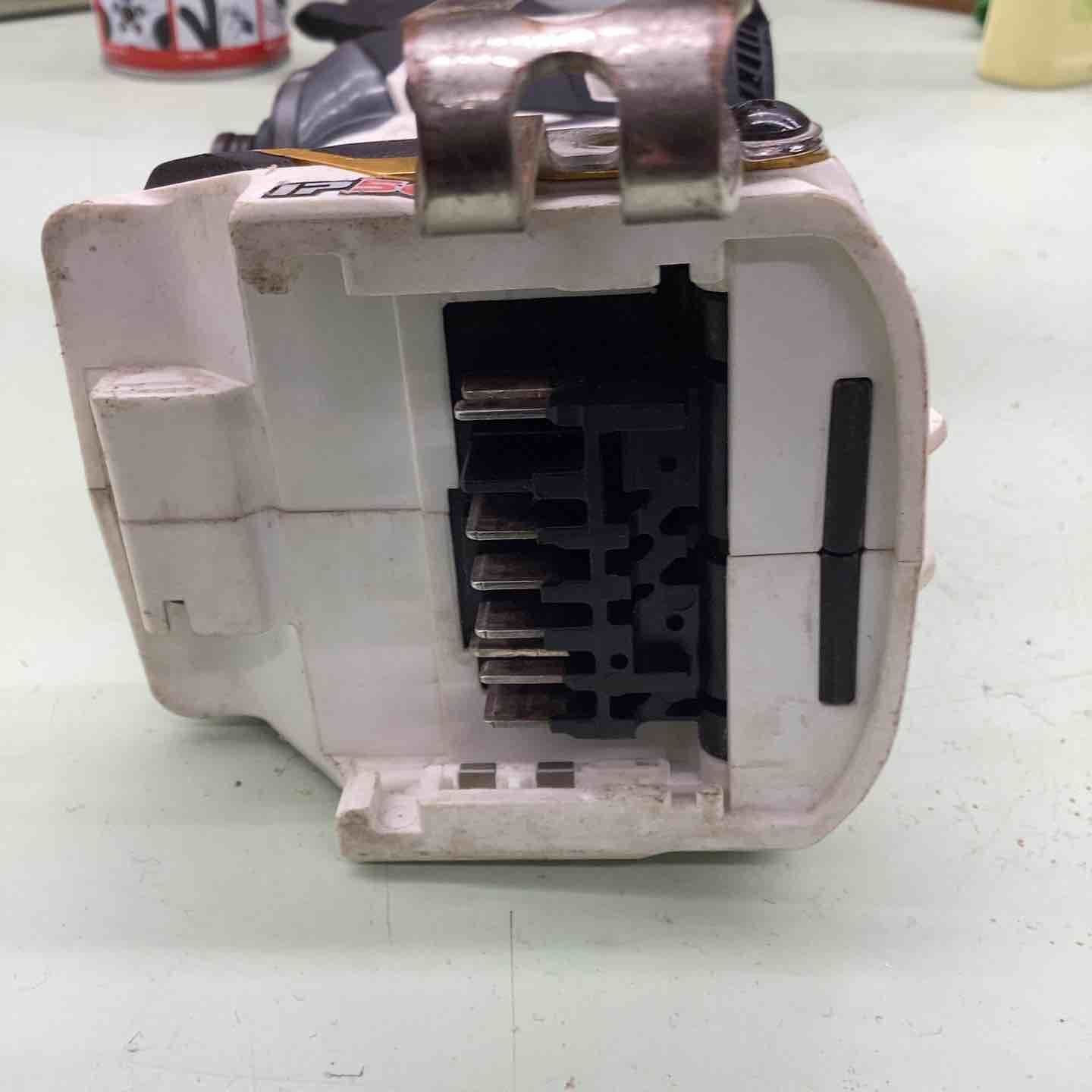 ライトつきません