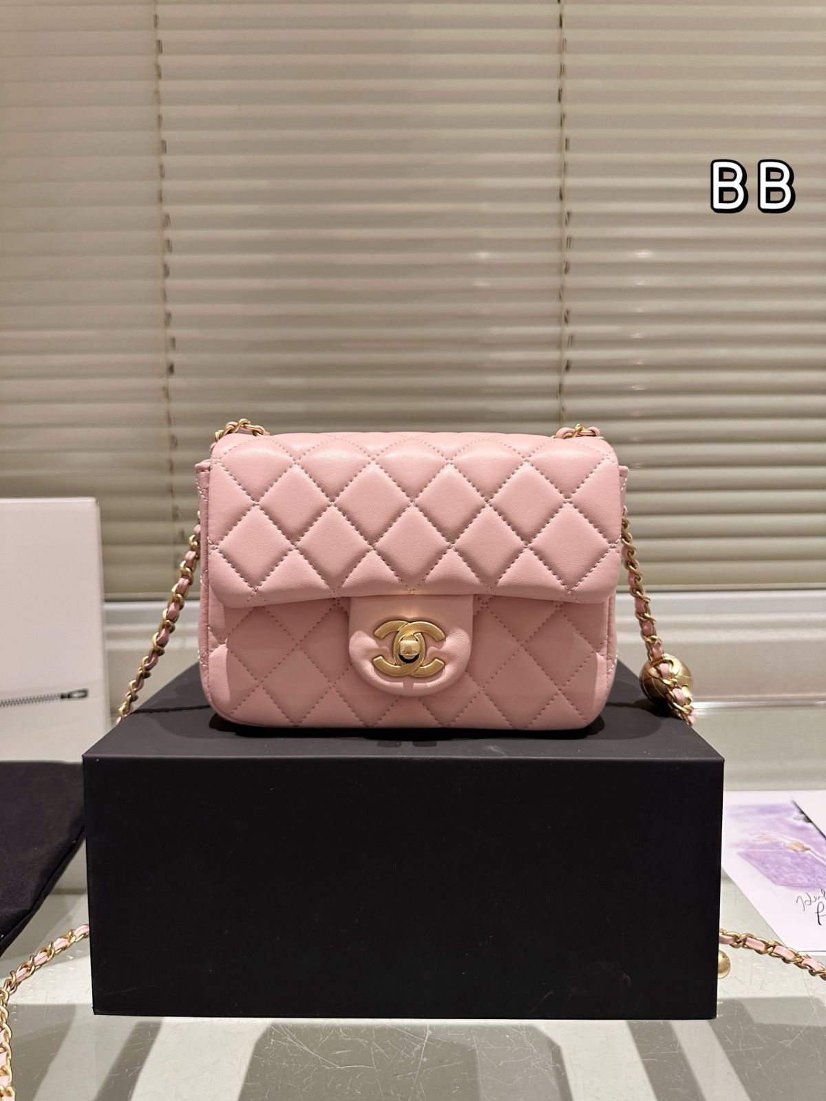 【ゴールドのお花アジャスターが可愛い】CHANEL ミニヴァニティ 9565017341982.jpg