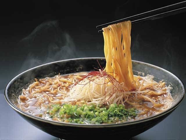 激安4箱買い1食分￥89　人気鹿児島本格ラーメンおすすめ　ヒガシマル豚骨ラーメン 人気 鹿児島本格ラーメン おすすめ ヒガシマル 人気豚骨ラーメン