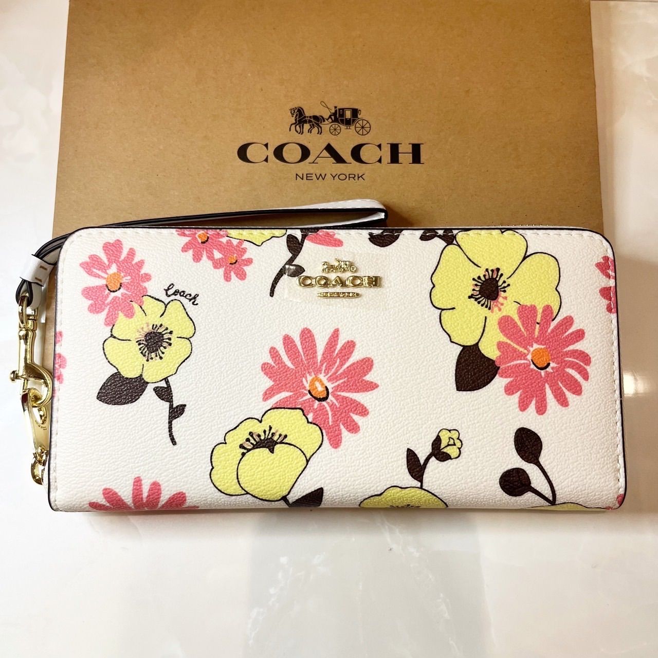 コーチ COACH フローラル 花柄 プリント 長財布 黒 ジップアラウンド-